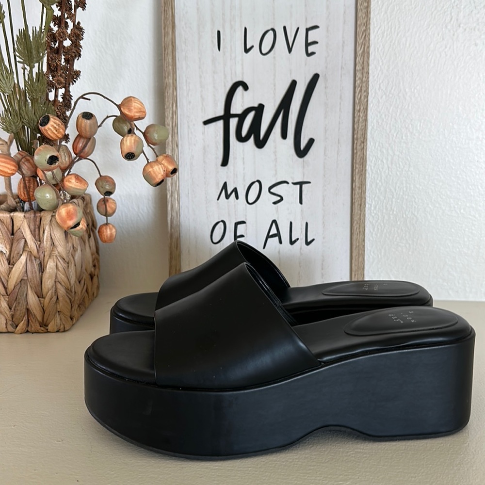 Black New Day Platform Sandals Size 9